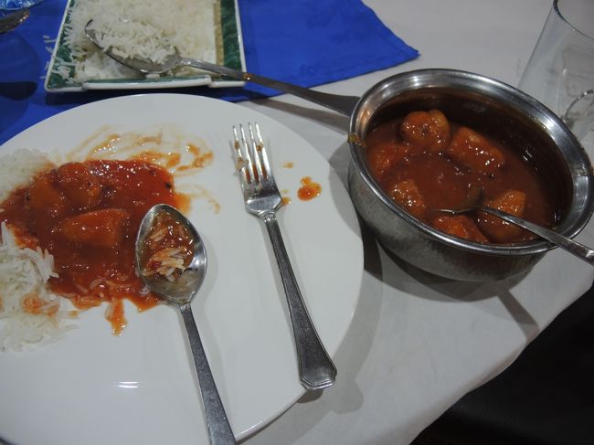 ホテルに着くと、ドラーバー氏も川向こうの自宅に戻し、夜は一人でホテルのレストランで食事。<br /><br />「酢豚」ならぬ「酢鶏」<br />これまでスパイシーなパキスタン料理が多かったので、メニューの「Sweet and sour」という表記を見て思わず注文したのですが、オーダーするときにポークではなくチキンなのに気づきました。<br /><br />パキスタンはイスラム国なので豚肉はありません。酢鶏も結構おいしかったです。<br /><br /><br />翌日は、カリマバードから少し下った村で、お花見散歩の予定です。<br />天気が良いといいのですが。インシャラー（神の思し召し）ですが。