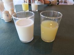 牛乳とリンゴジュースが朝の定番