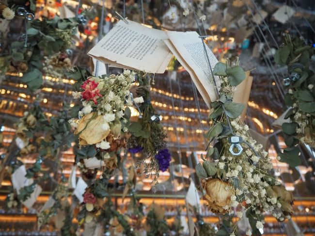 Dear Lilly店内中央にあるBAR部分の装飾！<br />動いてます！