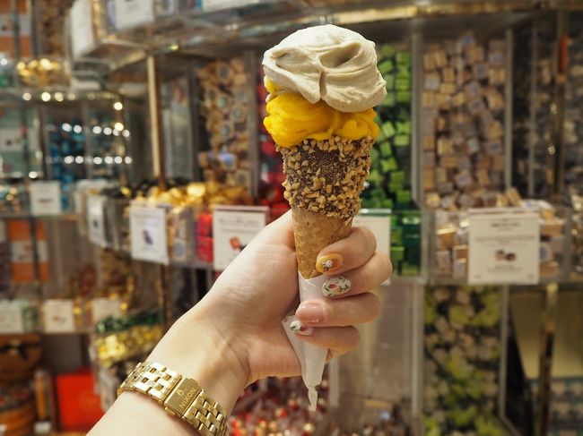 ピスタチオ＆マンゴー！<br />でもめちゃくちゃ美味しかったです◎<br />コーンも美味しかったし、、これてよかった☆<br /><br />販売しているチョコレートも気になったけど今からベルギーだし我慢！