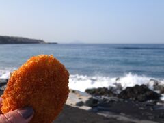 ７：３０　おはようございまーす

今日もいい天気だ！！
弘法浜で昨日のコロッケを朝食にして

