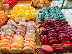 あとショーケースのスイーツがめちゃめちゃに可愛いんです…。
これ可愛すぎませんか。ほかにも、めちゃめちゃかわいいケーキがありました。
店内のイートインスペースで食べることもできるようです。

お昼前ですし、この後の観光でずっと持ち歩くのもアレですし、購入はしませんでした。