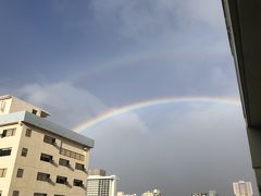 『 No Rain, No Rainbow 』

でも！雨のおかげでダブルレインボーが見れました！(^^
またハワイに来れますかね。