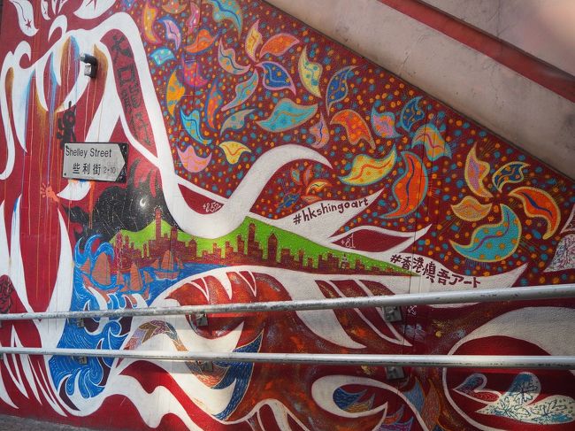 結構坂道＆人通りも多いので写真を撮るのも大変！<br />でも結構人気スポットみたいでした◎