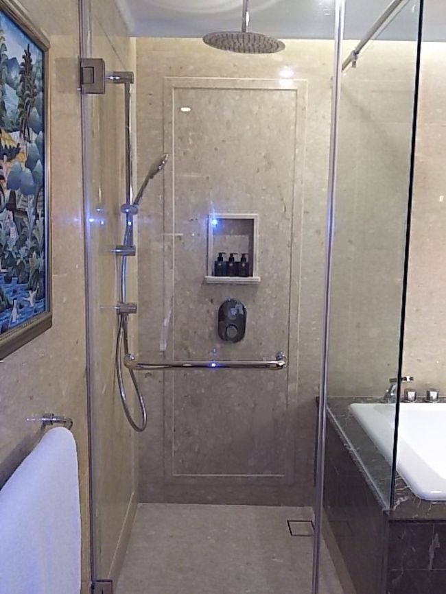 シャワールームも使いやすくなっていました。ハーンのアメニティは全点お持ち帰りしました。<br />この香りが今一番のお気に入り♡♡