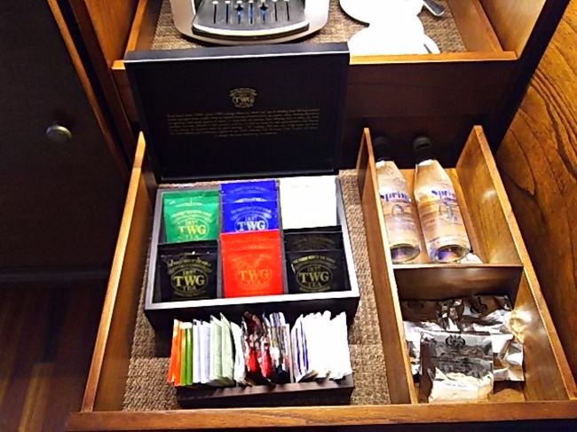 フリーの部<br />この引き出し開けたのはこの時だけ。<br />ＴＷＧ紅茶持って帰るつもりが、すっかり忘れてました(≧▽≦)