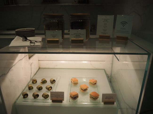 アイスや軽食、クッキーと飲み物も。