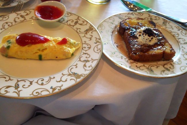 必ずオーダーするオムレツとフレンチトーストヽ(*´∀｀)ノ