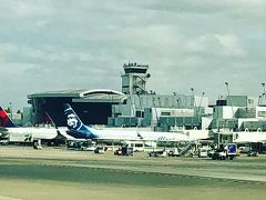 ああああ！！！！
アラスカ航空のおじさん機　初めて見た―!
今度乗ってみたいな～。

アラスカ航空の飛行機がたくさん待機していて興奮した。
ちょっとお天気曇っているけれど、気分は最高！
FEEL SO GOOOOD!!!!