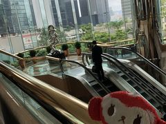 ナナ「マリオットのロビーにあるエスカレーター」


次こそ朝ごはん食べたい…