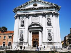 で、時間もそんなにないので諦めて
このまま乗船してサンタルチーア駅に向かう事に
Church of Santa Maria del Rosario