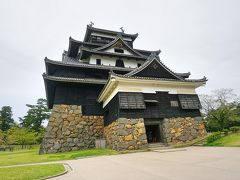 松江城 (千鳥城)
四重五階の現存天守を持つお城です。