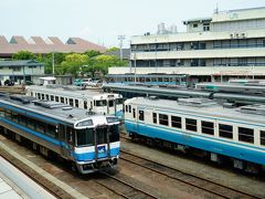 徳島駅から海部まで牟岐線に乗ります。
気動車天国の四国、特急「剣山」キハ185や普通列車キハ40などがわらわらとおります。