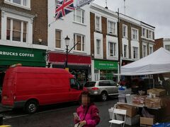 パディントン駅からバスでポートベローマーケットまで移動しました。（23番バス）ロンドン市内はバスやチューブでの移動が楽です。寒いけど色々見て回ります。