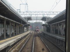 ＹＲＰ野比駅に停車。１３時５５分着。＜ＫＫ6８＞
アルファベットの混ざる珍しい駅名ですが、元々は野比駅という名前だったものを付近に横須賀リサーチパークがオープンしたのをきっかけに1998年に駅名が改称されました。