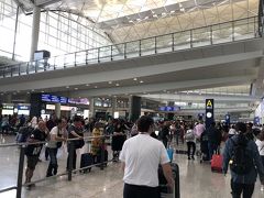 香港に入国しました！
久々です。
空港のこの雰囲気良いですね！