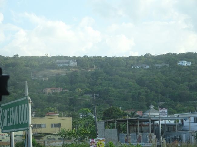 山側の高台ある邸宅(植民地時代の名残のグレート・ハウス？）