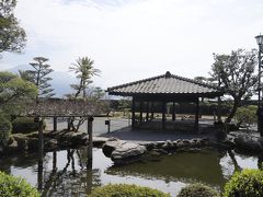 仙巌園  御殿

御殿からは桜島だけでなく庭園全体も見渡せます♪
＜　本当に、、一幅の絵の様に美しい庭園です♪　＞

写真は『大池』に『望獄楼』、、
当時は現在は伐採されてしまったヤクタネゴヨウ(屋久種五葉)の木も見えたことでしょう、、