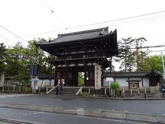 ありがたいことに、雨も午前中位までであがってくれました

広隆寺には国宝第一号の弥勒菩薩半跏像があります
京都最古のお寺です

