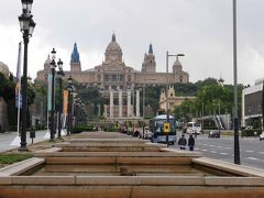 モンジュイック方面の突き当たりに見えるのが、最初の目的地であるカタルーニャ美術館。
好きな美術館なのですが、余裕のない旅の時にパスしてしまう最大の理由はこの遠さ。バスを使えばもう少し近くまで行けますが、それでも公共交通では近くには行けません。