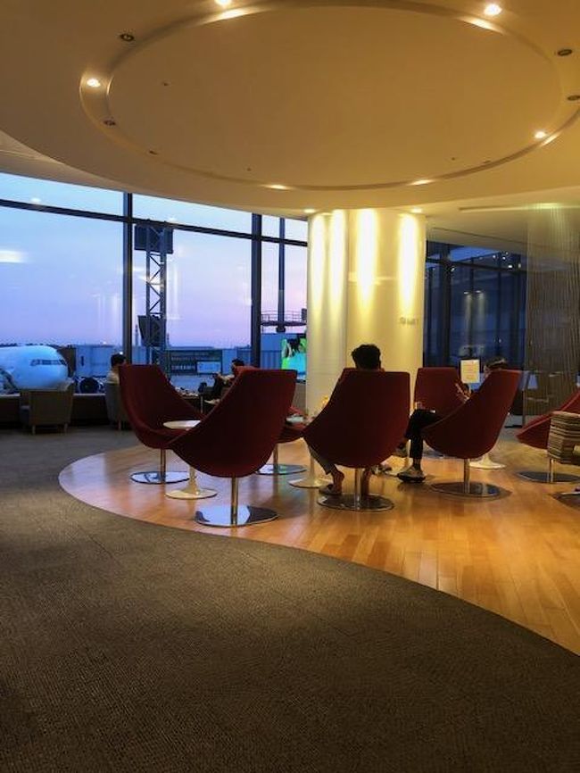 時間があるのでＰＰで大韓航空ラウンジに。<br />見事なくらい代り映えのない・・。<br /><br />成田空港唯一の制限エリア内ＰＰラウンジがこれ。<br />贅沢は言えないですがアジア最下位。