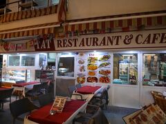 夕食はこちらでいただくことに。

TAT Restaurant & Cafe
https://goo.gl/maps/BbYy7qN3mFwnhzy46

"歩き方"によると、「クルド人家族が20年近く営業している人気の店」とのこと。店主っぽい人がとても賑やかな人でした。