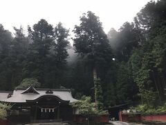 二荒山神社へも足を延ばします。
東照宮で結構時間を使ってしまったので、入口付近のみ散策。