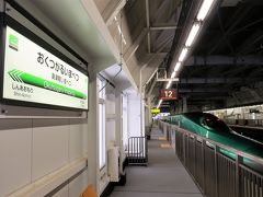 8:11　奥津軽いまべつ駅に着きました。（新青森駅から15分）

はやて93号を見送ります。
当駅では若干名が降りました。