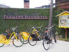 アナハイムのホテルを10時頃に出てUberでウェストハリウッドのホテルへ向かいました。（毎回UberとLyft両方で調べて安い方を呼んでました。ちなみにLyftは公式HPにクーポンが載ってて$2×10回分をGetしてました！）1時間20分／$54ほどで今日から２泊するFarmer's Daughter Hotelへ到着！！ここはアクセス重視で選んだのですが、もう・・・・・おしゃれとかわいいがたっくさん詰まってます！！！！女子旅には絶対に泊まってほしい！！周りも比較的安全なエリアのようでした。すぐ向かいにThe GroveとFarmer's Marketがあったり、トレダージョーズも近いので本当に便利です！