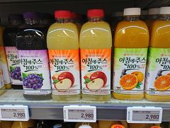 翌朝の朝食の調達に、Eマートへ。
済州島には、お気に入りの「ノーブランド」ショップがないのが残念。
