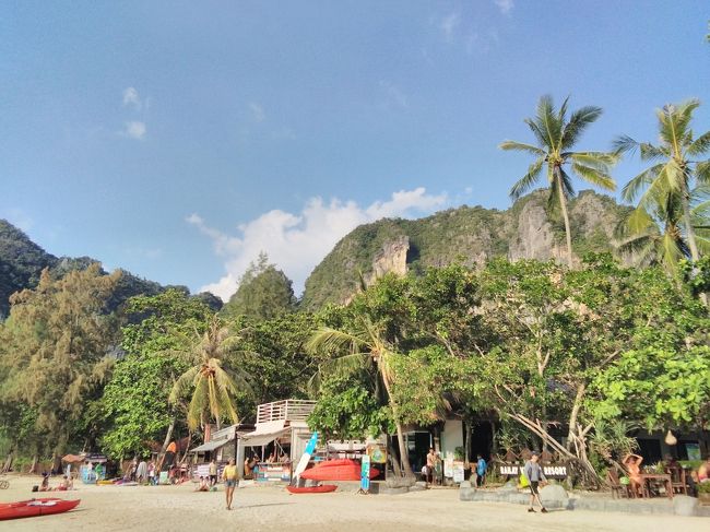 ライレイウエストのレストラン側に戻ってきました。