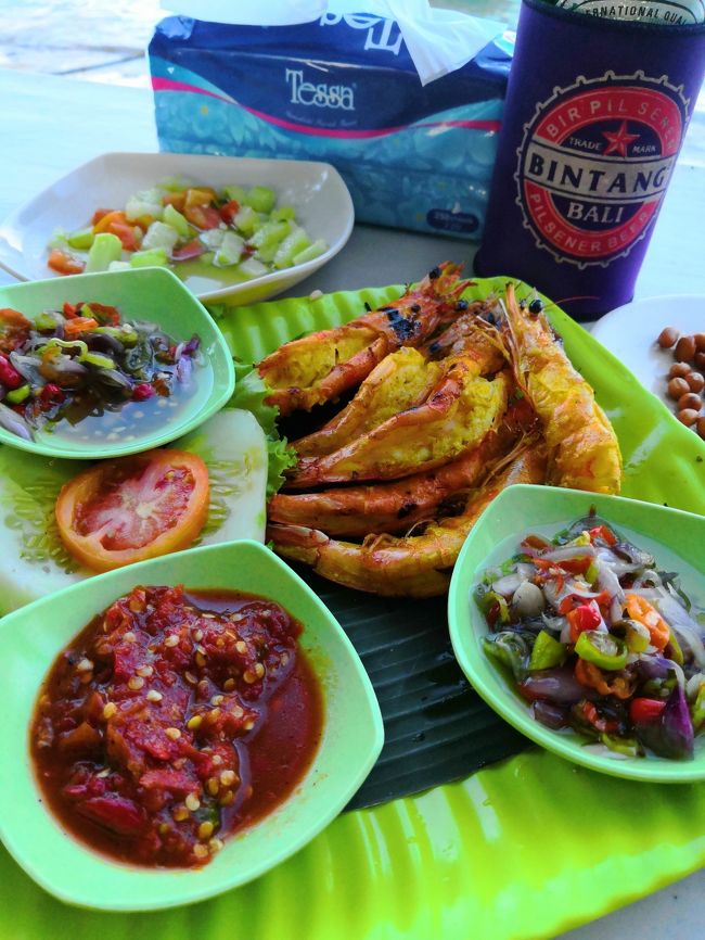 サンバルはトマト＆トゥラシ　サンバルマタの２種類<br />どちらもシーフードにぴったり。