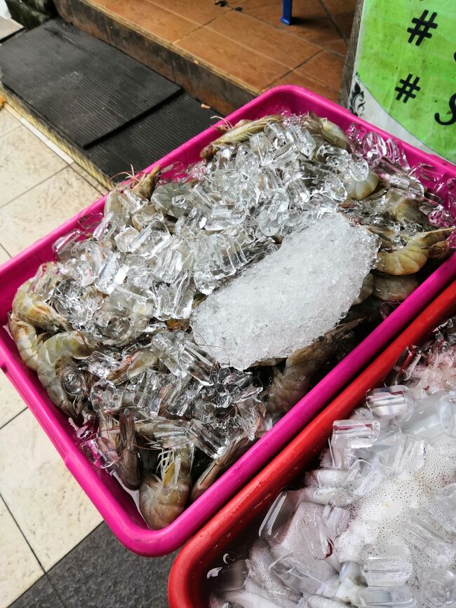 ワルン　イブジェロ<br />warung Ibu Jero　に直行っす。<br /><br />今日もでっかいエビちゃんが、お出迎え<br />ありがとーーーー(*^-^*)<br /><br />※ワルンイブジェロ2022年移転しました。