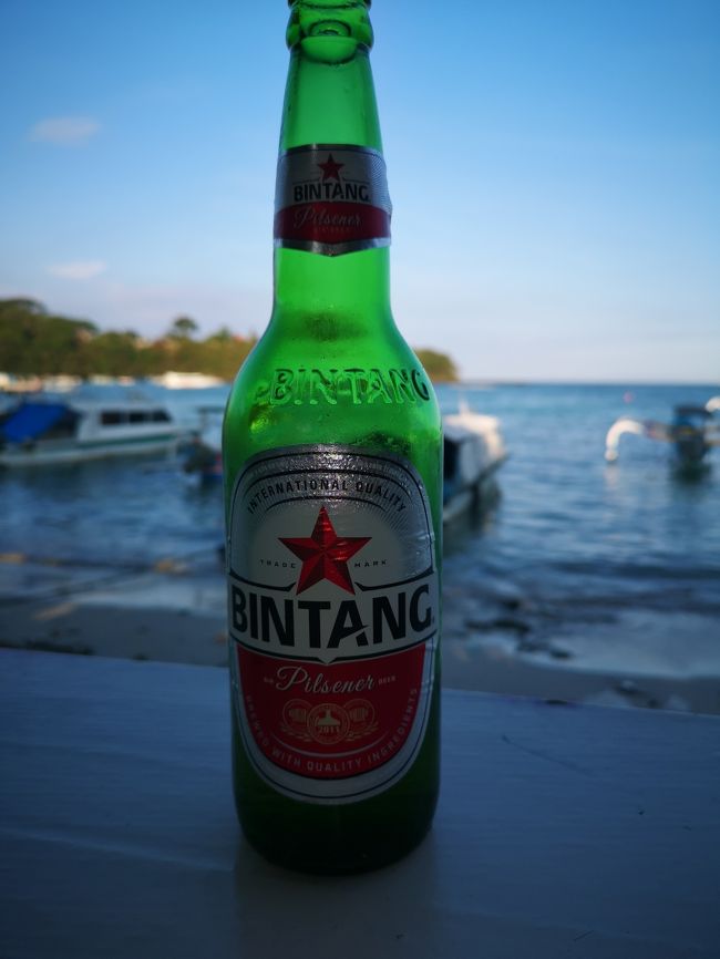 はい、おまたぁ<br />始まりはこれからですね。<br />ビンタンビール（大）<br />グラスは使いません。<br />口のところ、ちょいちょい拭いたら、<br />グラス使うより清潔かなって（爆）<br />グラスのふちにハエとか止まるから（爆）