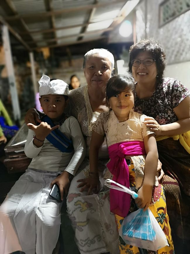 ほんまもんのnenek（お婆さん）です。<br />ほんの少し、少しだけインドネシア語を<br />話せて良かったと思った瞬間。