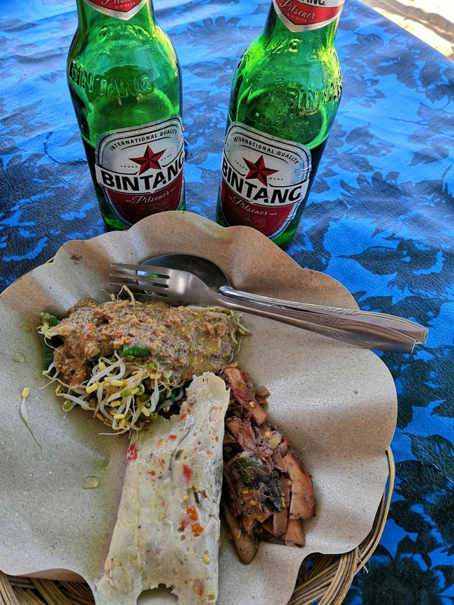 ２日後、再びパダンバイに戻ってきました。<br />パダンバイでうまい昼飯を食えるところは、<br />ジェッターのとこのサテ小屋(笑)<br /><br />