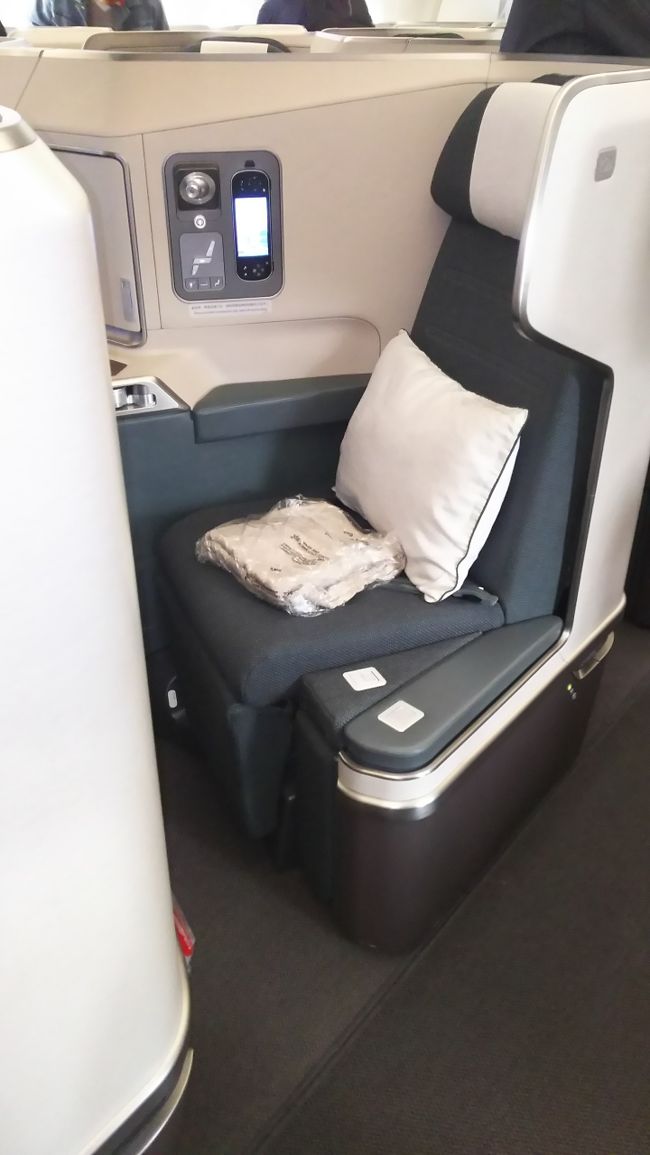 短距離路線ですが、この便はフルフラットタイプです。