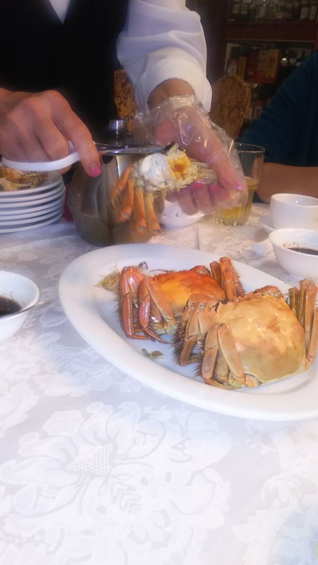 お待ちかねの上海ガニ！大きさにもよりますが、１ぱい、５０００円くらいを3はい、注文。たまごと味噌が大変美味でした。