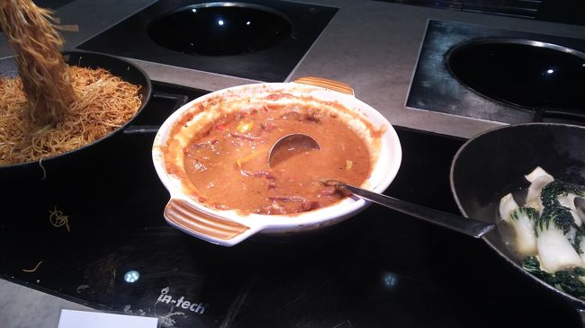 何かよくわからない煮込み料理も