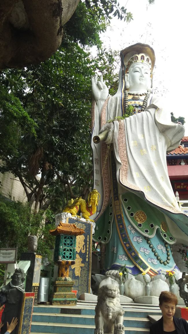 レパルスベイにやってきました。安いツアーなので、土産物屋さんに寄るのはご愛敬。