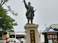 堀尾吉晴公の像
松江城は、出雲・隠岐2カ国を所領した堀尾吉晴・忠氏によって、1607年より築城を開始され、完成まで5年の歳月がかかったそうです。