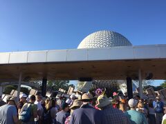 8:12ごろにEpcotの入り口に到着しました。