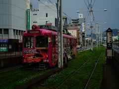 後免町からはりまや橋まで乗って、ついでにはりまや橋→高知駅前も乗りつぶしておきます。
めっちゃ厳密にいうと、後免町駅から高知駅や桟橋通五丁目駅方面に乗り換える場合、はりまや橋駅すぐ横のデンテツターミナルビル駅で乗り換えることになるので、「デンテツターミナルビル→はりまや橋」間は乗れていないことになるけれど、交差点ひとつ分、まあ実質同じ駅ということで。。