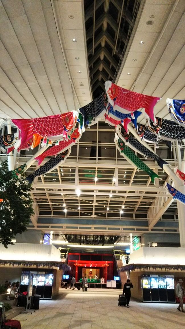 羽田です。ゴールデンウィーク10連休。<br />こいのぼりが泳いでいます。