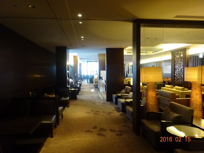 ファーストクラスラウンジはガラガラな状態です