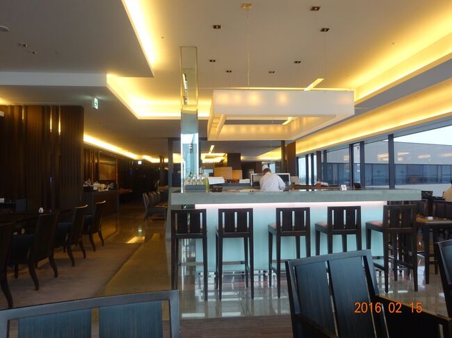 今からお寿司をいただきます　　ガラガラなラウンジ内の様子