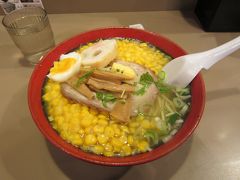 函館駅の”あじさい”で塩らーめんをいただきました。（塩バターコーン）
細麺で、あっという間に完食。