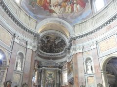 ポポロ広場に向かう途中の教会を覗いてみました。
天井画がとてもきれいです。