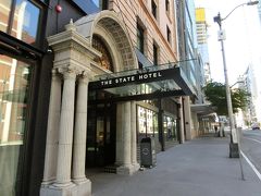 【The State Hotel】
The State Hotel にチェックイン。2nd Ave.にあります。
一か月前に開業したばかりの出来たてほやほやのホテルです。

パイク・プレイス・マーケットの近くにあり立地も抜群でした。