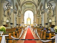 一番見たかったところ、
マニラ大聖堂では結婚式が行われていて
中に入れなかったー（泣）